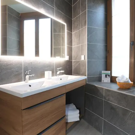 Au Cheval Blanc - Appartement Familial 6P Parking Prive Gratuit- 15 Min Centre Ville Διαμέρισμα